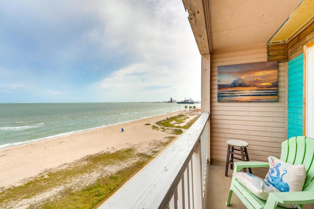 Beachfront With Pool Access! Apartment