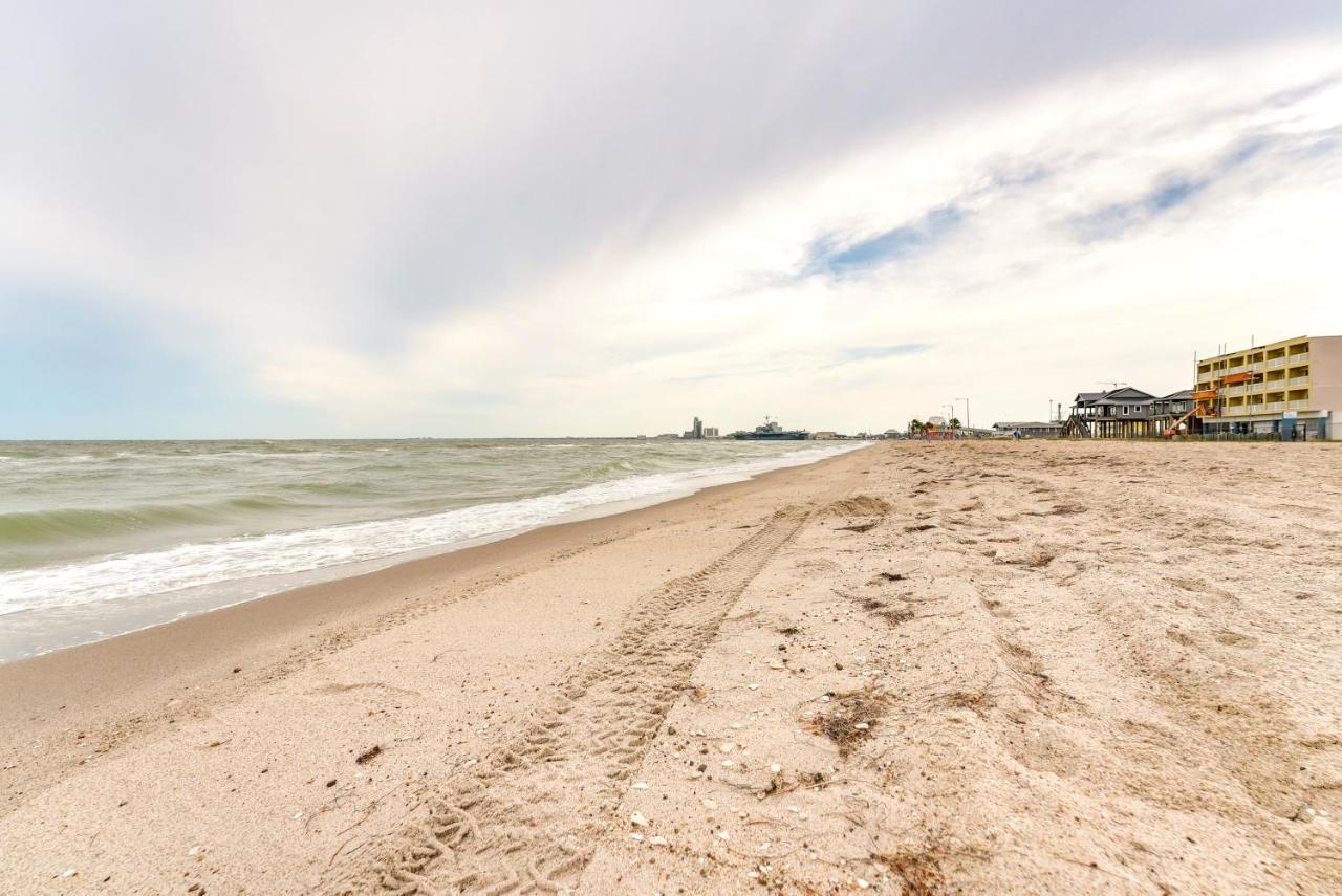 Beachfront With Pool Access! *