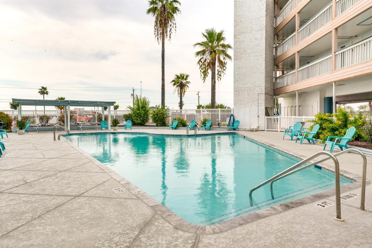 Beachfront With Pool Access!